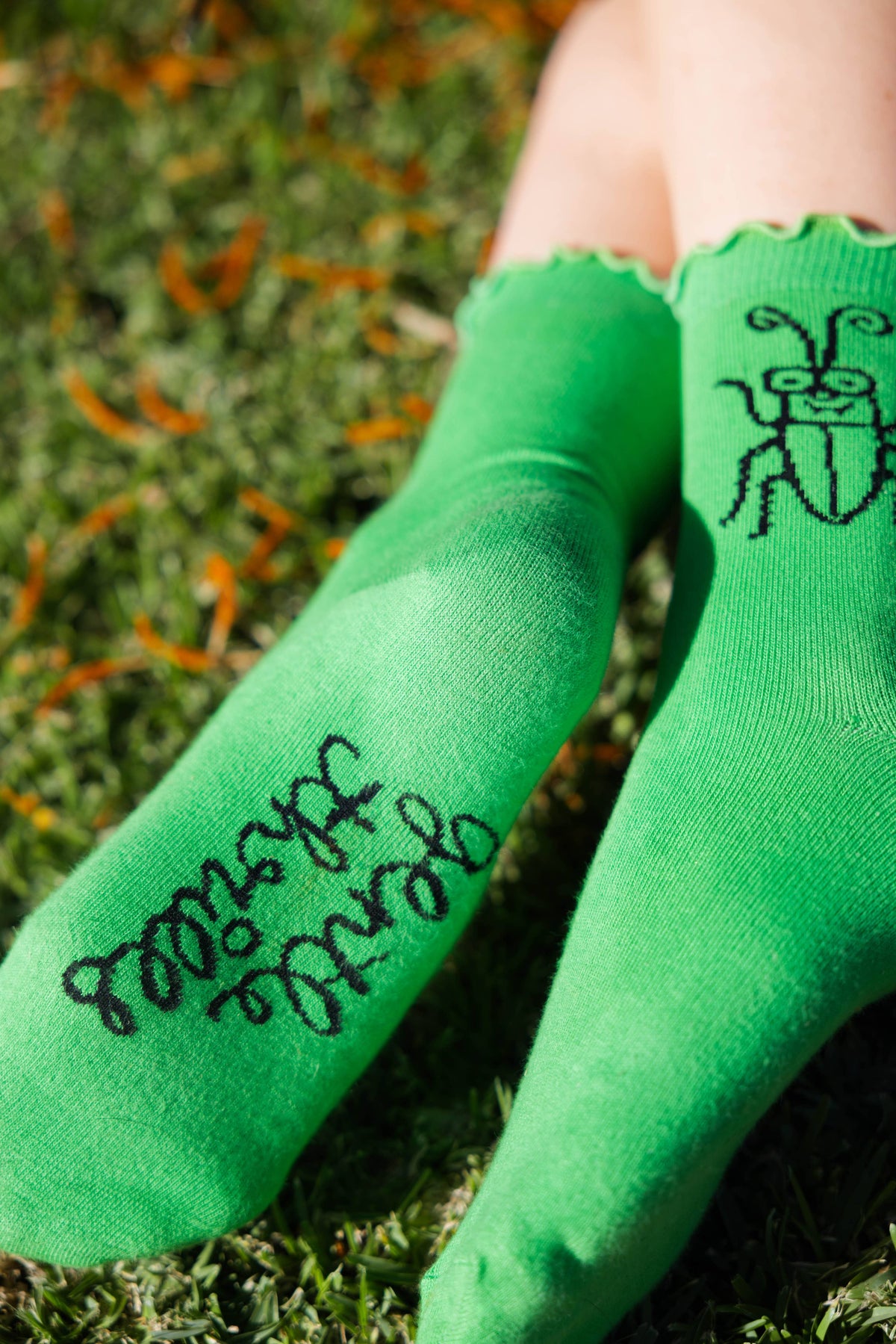 Roach ruffle socks