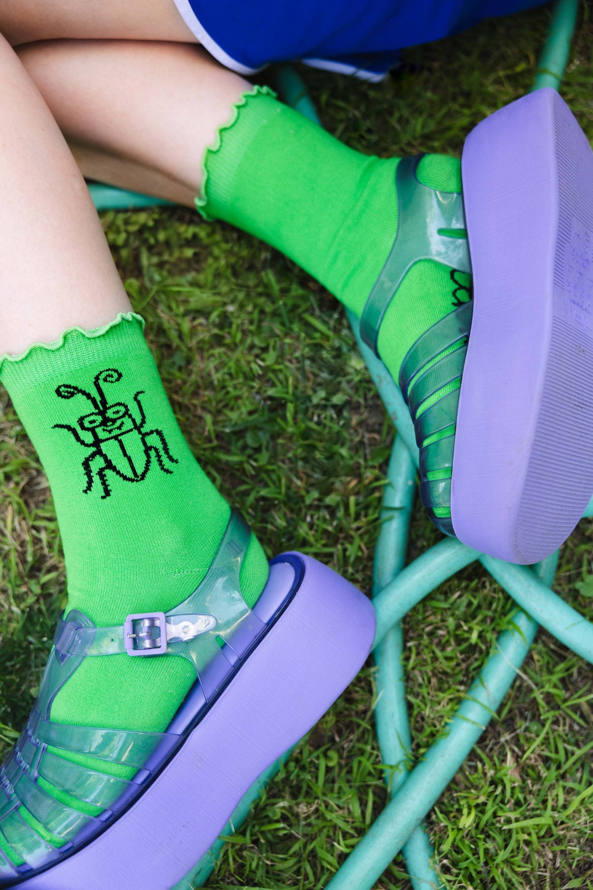 Roach ruffle socks